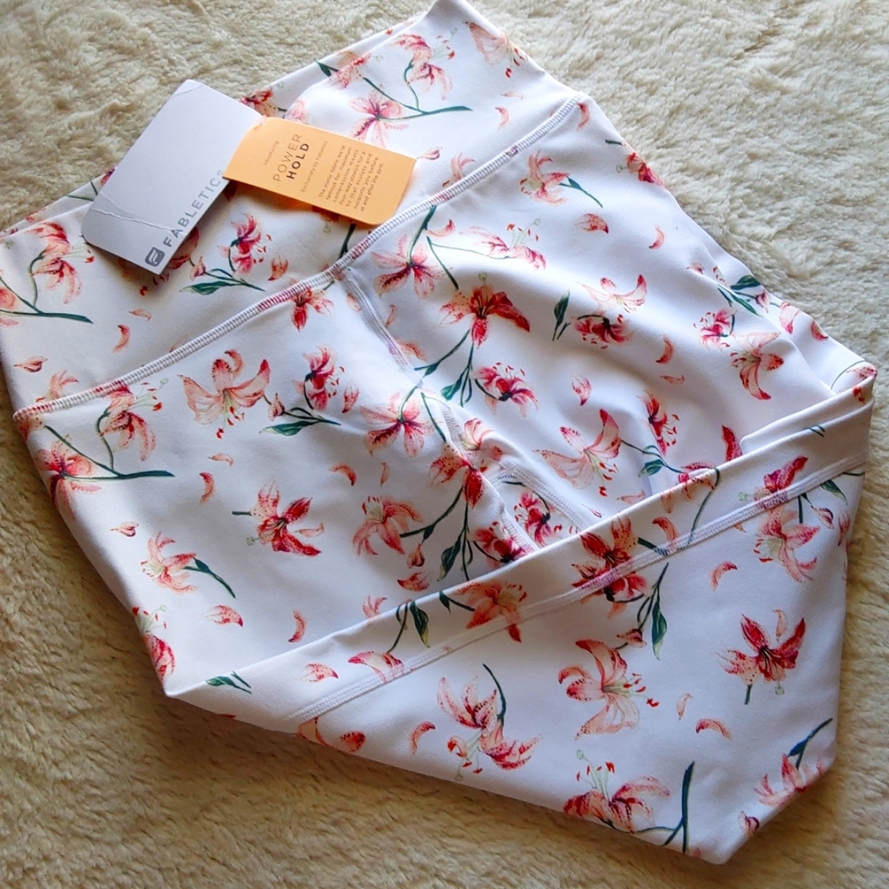 🌺 NWT Fabletics Power Hold 7/8 Capri Leggings
